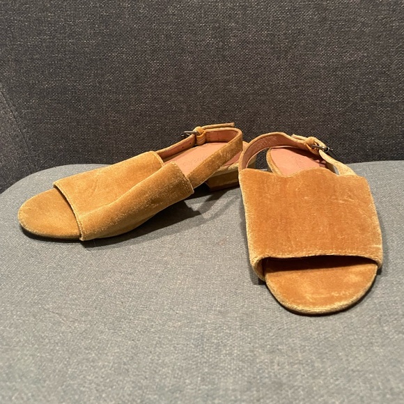 Madewell The Noelle Slingback Sandal in Velvet - Picture 2 of 8